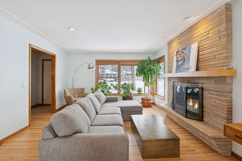 3529 Zenith Ave N, Robbinsdale, MN, 55422-2347 | Card Image