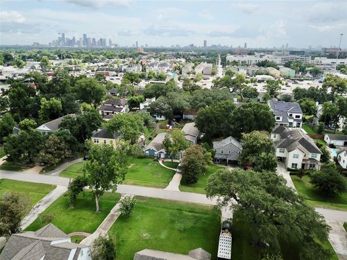 231 W 31st St, Houston, TX, 77018-8311 | Card Image