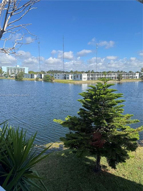 q33-65 Ne 202nd Ter, Miami Gardens, FL, 33179-2928 | Card Image