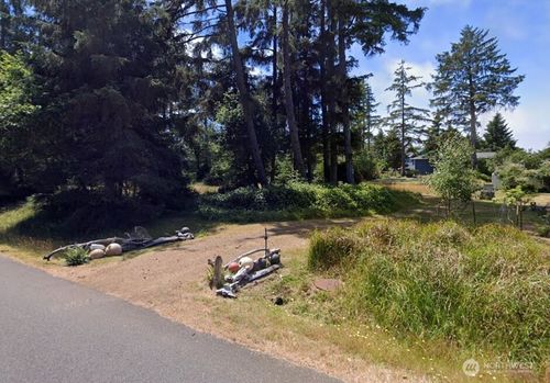 657 Sollecks Ave Se, Ocean Shores, WA, 98569-9605 | Card Image