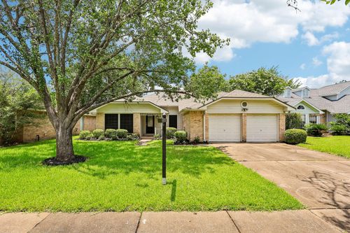 3222 Kempwood Dr, Sugar Land, TX, 77479-1834 | Card Image