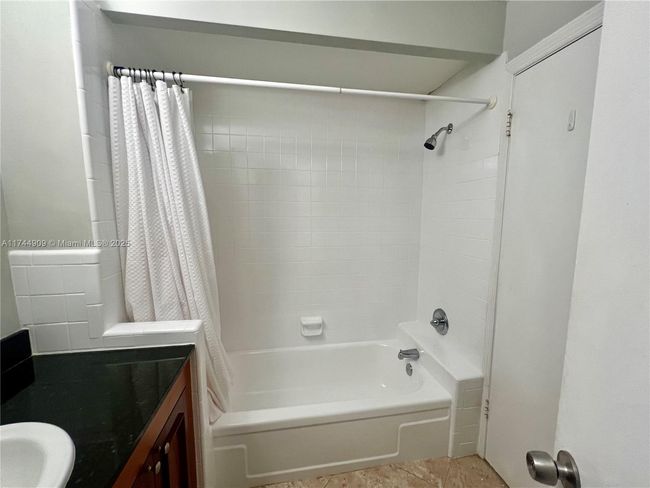 APT-210A - 2426 Se 17 Th St, Condo with 1 bedrooms, 1 bathrooms and null parking in Fort Lauderdale FL | Image 22