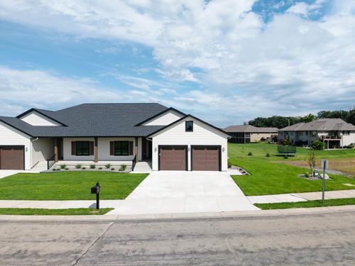 2330 W 9th St, Albert Lea, MN, 56007-1321 | Card Image