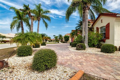 1115 Signature Dr, SUN CITY CENTER, FL, 33573-4414 | Card Image