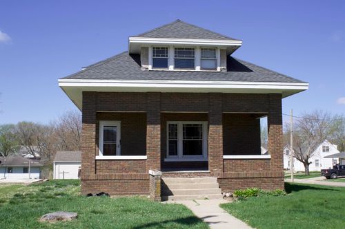 713 S Adams St, Wellsburg, IA, 50680-7816 | Card Image