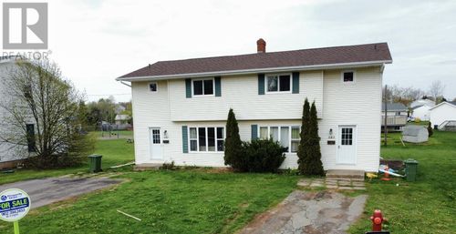 581-583 Queen St, Charlottetown, PE, C1A9C8 | Card Image