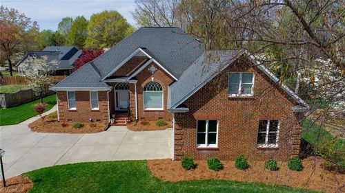 805 Lee St, Gibsonville, NC, 27249-8891 | Card Image