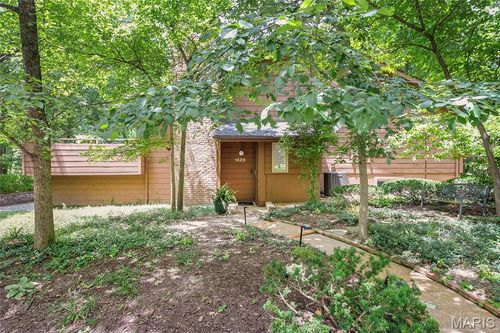 1529 Autumn Leaf Dr, Ballwin, MO, 63021-7611 | Card Image