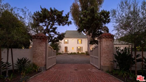 528 Chautauqua Blvd, Pacific Palisades, CA, 90272-4407 | Card Image