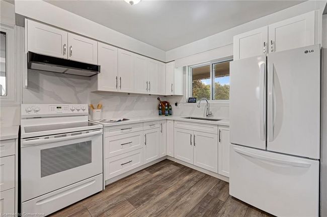 93 Christopher Dr, House other with 3 bedrooms, 2 bathrooms and 3 parking in Cambridge ON | Image 9