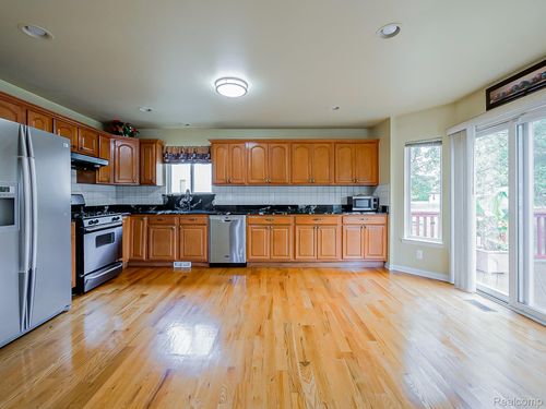 1255 Hartland Dr, Troy, MI, 48083-5431 | Card Image