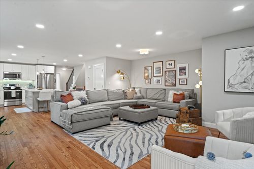 66 Castine St, Worcester, MA, 01606-1083 | Card Image