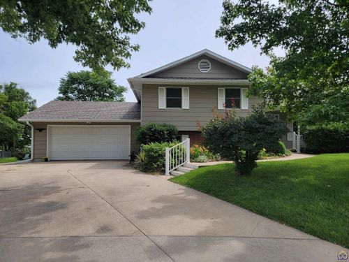 2002 Schaeffer Way, Emporia, KS, 66801-5758 | Card Image