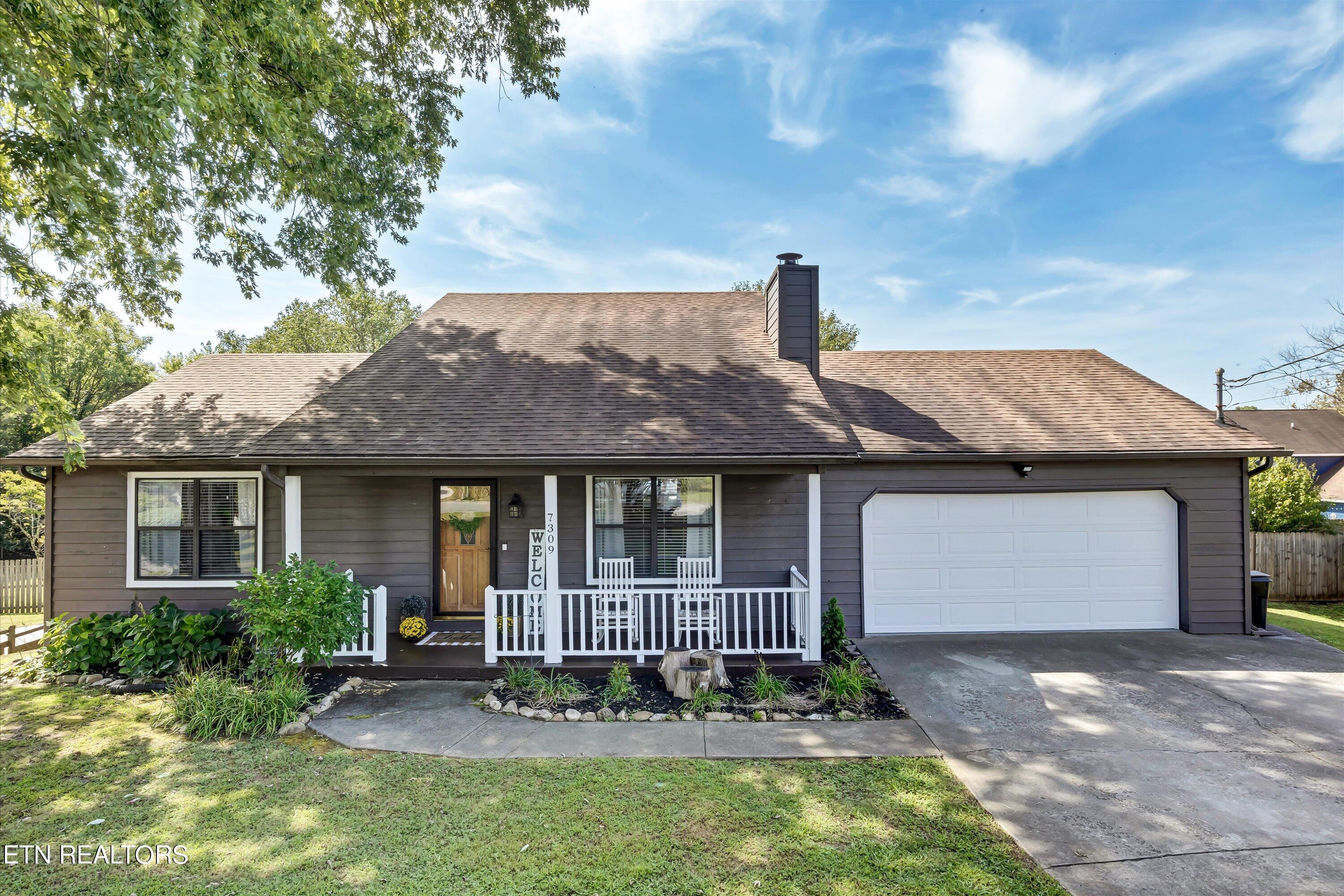 Vixen Ln, Knoxville, TN 37918