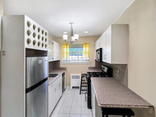 apt-b-82 268th St, Glen Oaks, NY, 11004-1563 | Card Image