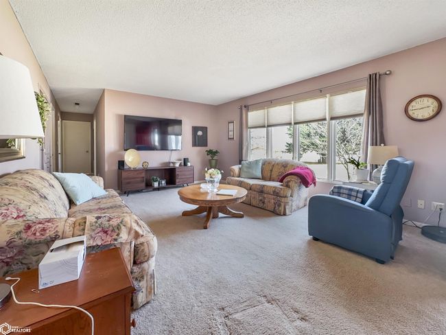 1604 Club View Dr, Home with 3 bedrooms, 2 bathrooms and 2 parking in Hampton IA | Image 10
