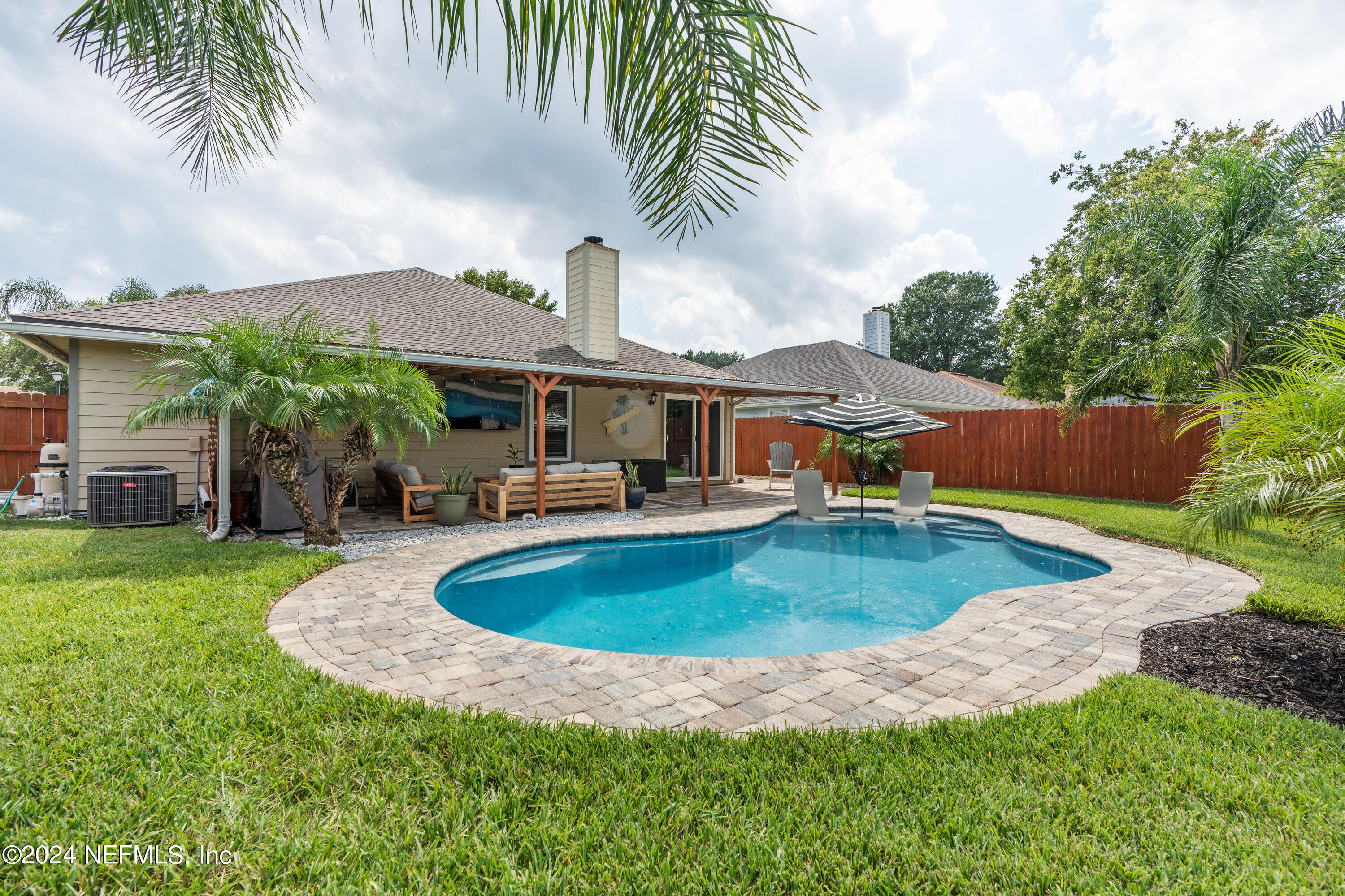 Silver Springs Dr, Jacksonville, FL 32246