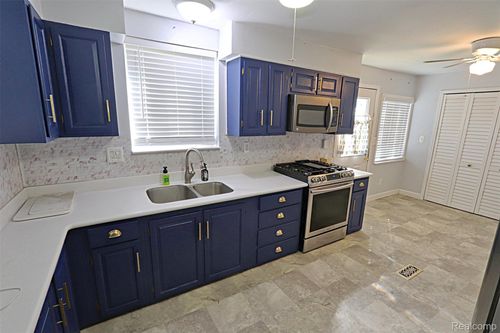 19336 Centralia, Redford, MI, 48240-1409 | Card Image