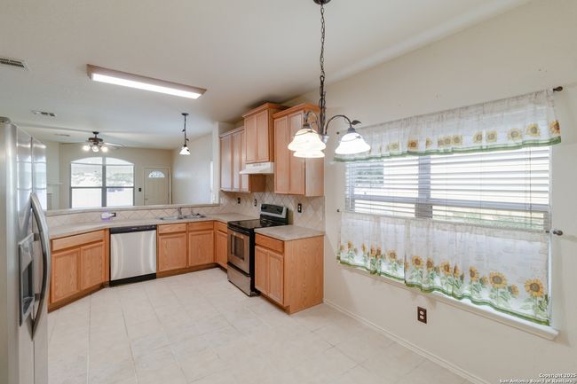 127 Still Brook Ln, House other with 3 bedrooms, 2 bathrooms and null parking in Cibolo TX | Image 9