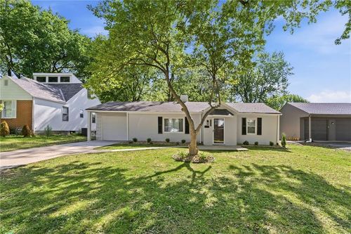 7615 Terrace St, Kansas City, MO, 64114-1639 | Card Image
