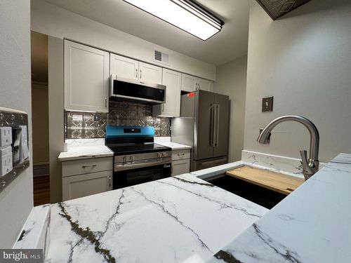 unit-c-5812 Royal Ridge Dr, SPRINGFIELD, VA, 22152-1027 | Card Image