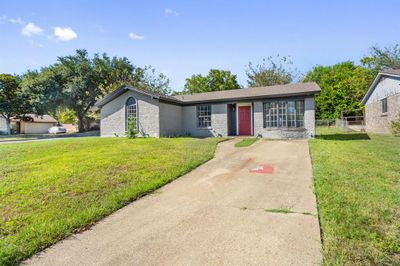 6033 Crosswood Lane, House other with 4 bedrooms, 2 bathrooms and null parking in Dallas TX | Image 2