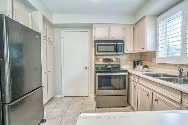 1681 Medallion Crt, House other with 5 bedrooms, 3 bathrooms and 4 parking in Mississauga ON | Image 15