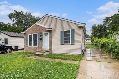 26441 Spicer St, Madison Heights, MI, 48071-4926 | Card Image