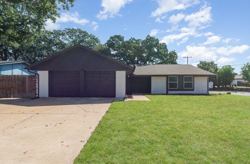 6908 Briardale Dr, North Richland Hills, TX, 76182-3945 | Card Image