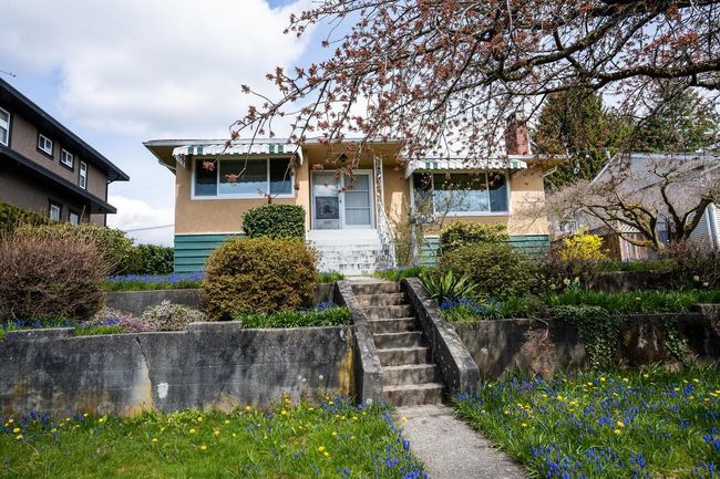 6161 Sumas Street, House other with 3 bedrooms, 2 bathrooms and 2 parking in Burnaby BC | Image 3