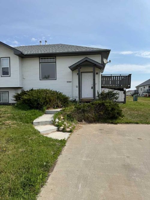 9709A 98 Street, Sexsmith, AB, T0H3C0 | Card Image