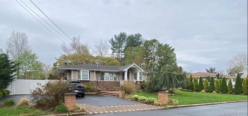 21 Kevin Rd, Commack, NY, 11725-2735 | Card Image