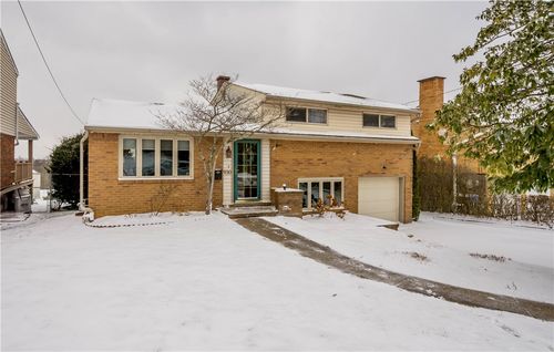 930 Lindsay Rd, Carnegie, PA, 15106-3824 | Card Image