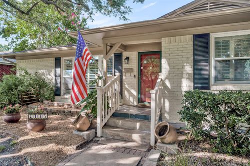 7135 Clemson Dr, Dallas, TX, 75214-1718 | Card Image