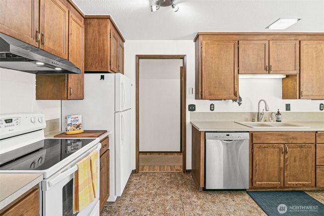 Large Kitchen. Stainless Stove Being Installed. | Image 10