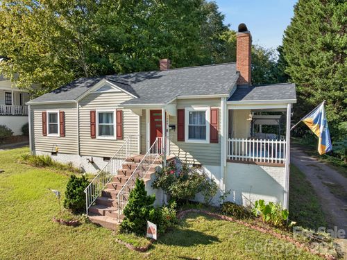 1068 14th Ave Nw, Hickory, NC, 28601-2262 | Card Image