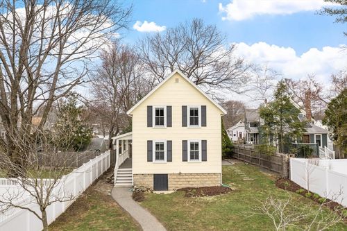 2 Lakeview Ave, Reading, MA, 01867-3227 | Card Image