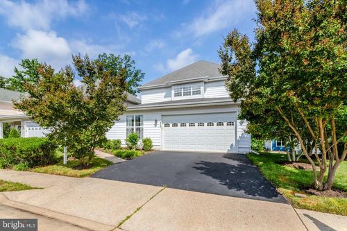 8552 Bauer Cir, Springfield, VA, 22152-2330 | Card Image
