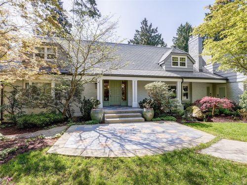 3977 Lexington Ave, Victoria, BC, V8N3Z5 | Card Image