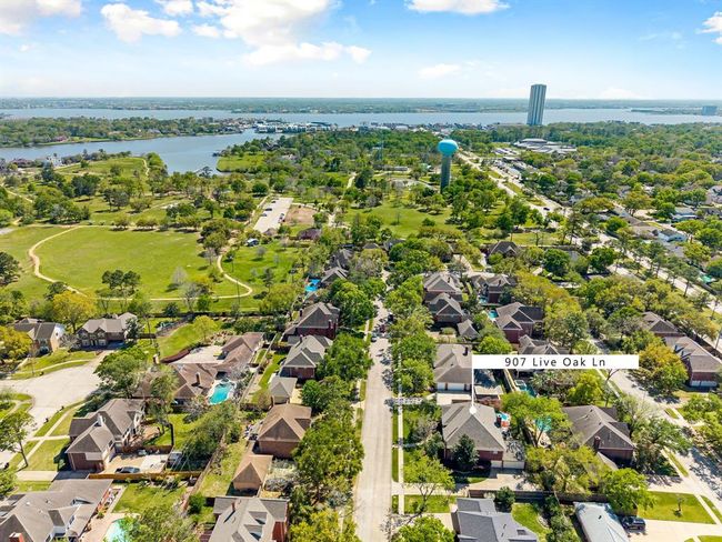 907 Live Oak Ln, House other with 5 bedrooms, 4 bathrooms and 3 parking in Seabrook TX | Image 33