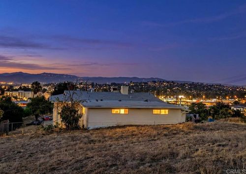 925 Grand Ct, Escondido, CA, 92025-3922 | Card Image