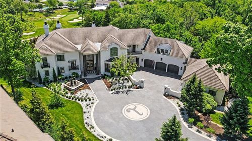 6924 Watsons County Ln, Parkville, MO, 64152-4902 | Card Image