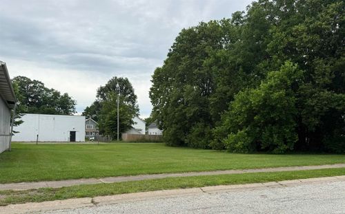 V/L 15 37 3e E 6th Street, Mishawaka, IN, 46544-2334 | Card Image