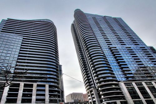 3809-21 Carlton St, Toronto, ON, M5B1L3 | Card Image