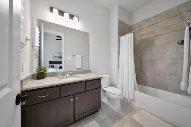 The full secondary bath. | Image 32