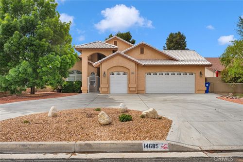 14685 Cool Glen Dr, Helendale, CA, 92342-7752 | Card Image