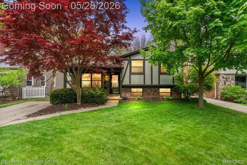 612 Royal Ave, Royal Oak, MI, 48073-3223 | Card Image