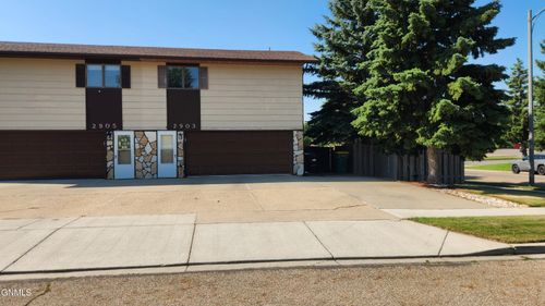 2903 Vancouver Ln, Bismarck, ND, 58503-0445 | Card Image