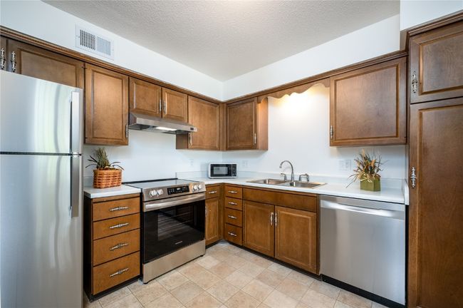 New Appliances, sink and disposal | Image 4