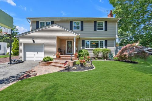 25 Arrowood Ln, Huntingtn Sta, NY, 11747-1543 | Card Image